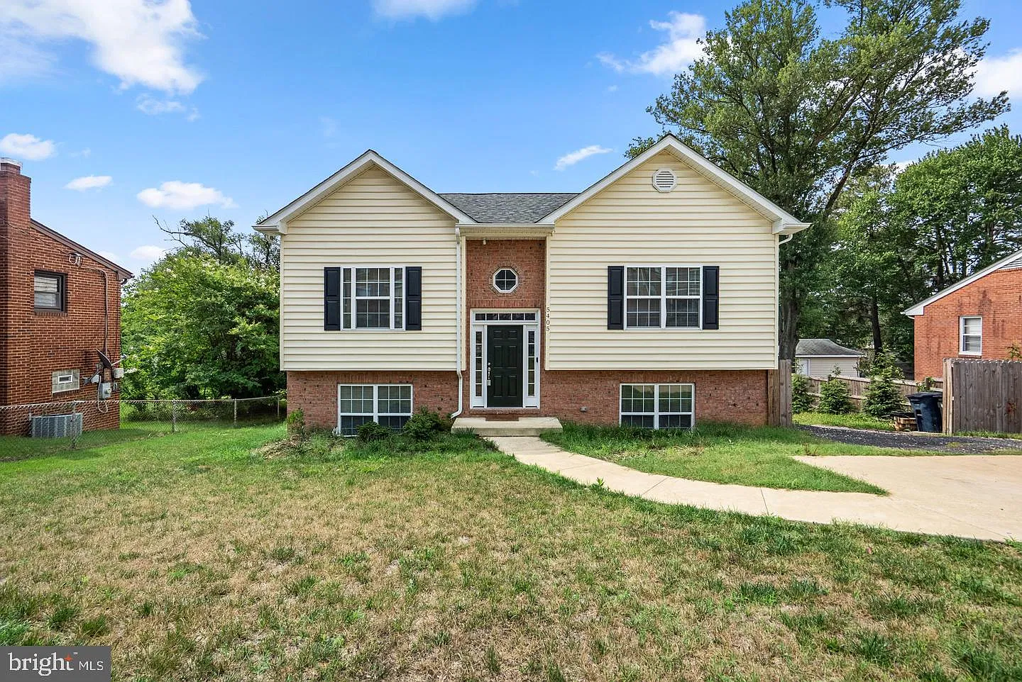 5 bed, 3.0 bath, 2100 sqft, $3,300 — Photo 1