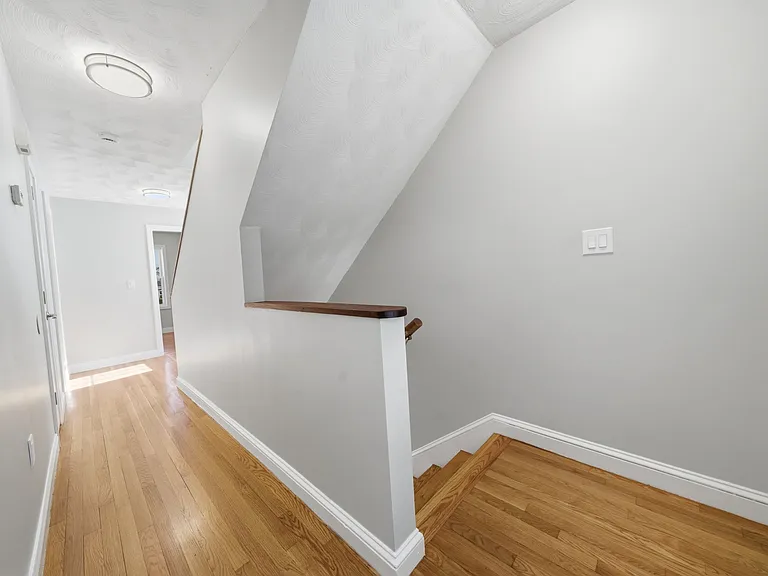 25 Sutton St #25 — Photo 11