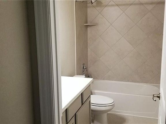 4th image of 909 Anahuac Dr