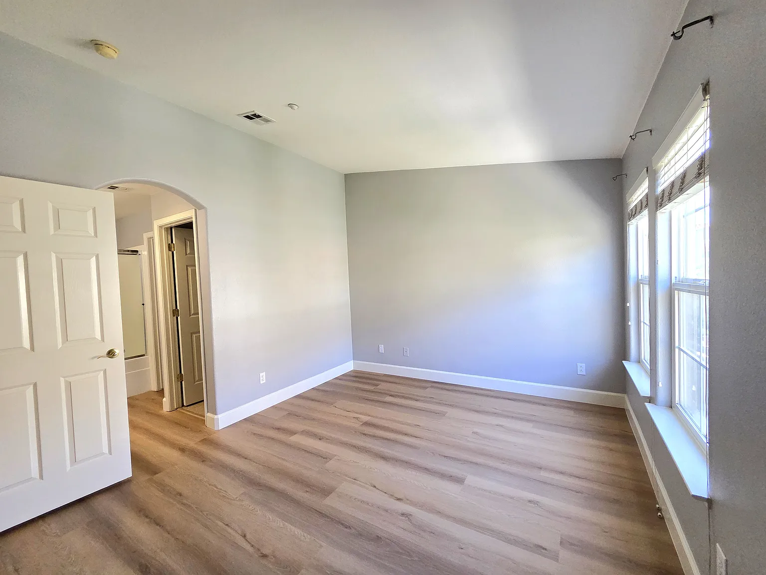 3 bed, 2.5 bath, 1727 sqft, $4,600 — Photo 2