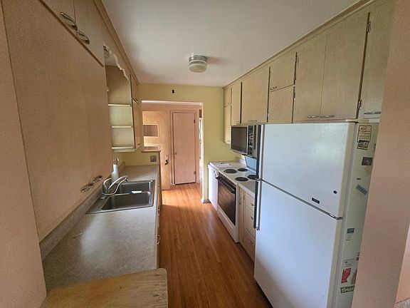 2nd image of 3015 Quail Ave N