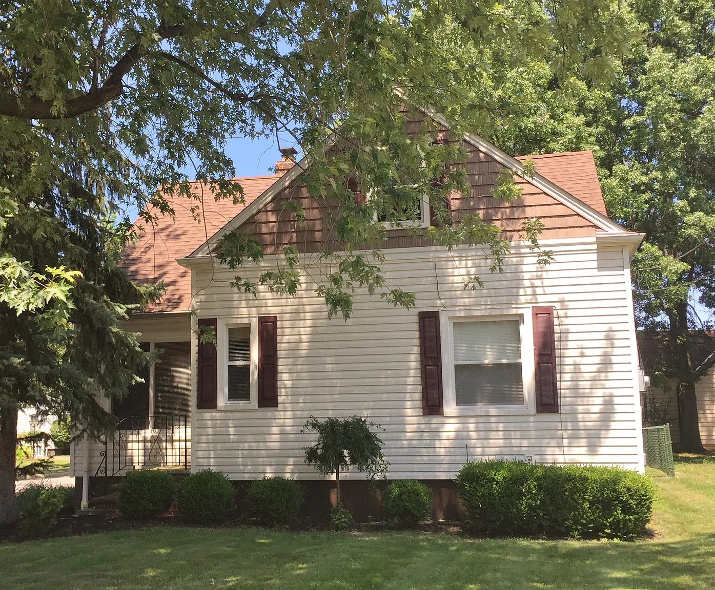 27221 Forestview Ave photo 1