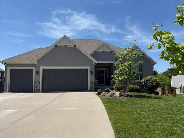7928 Apache Rd, Lenexa, KS 66227