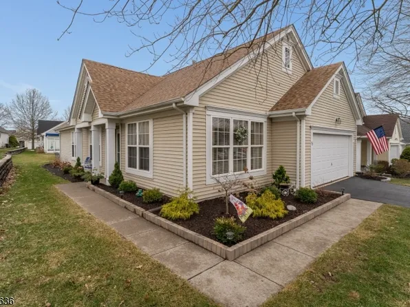 95 Kensington Cir, White Twp., NJ 07823