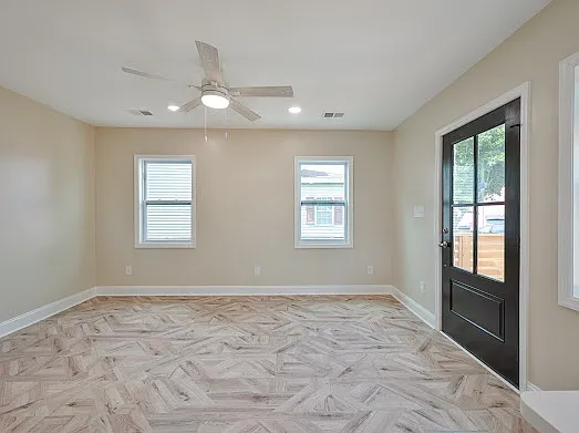 1405 Holt St — Photo 5