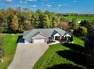 2832 Rolling Hills Dr, Manitowoc, WI 54220
