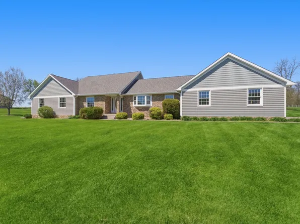2554 Dartford Den, Muscatine, IA 52761
