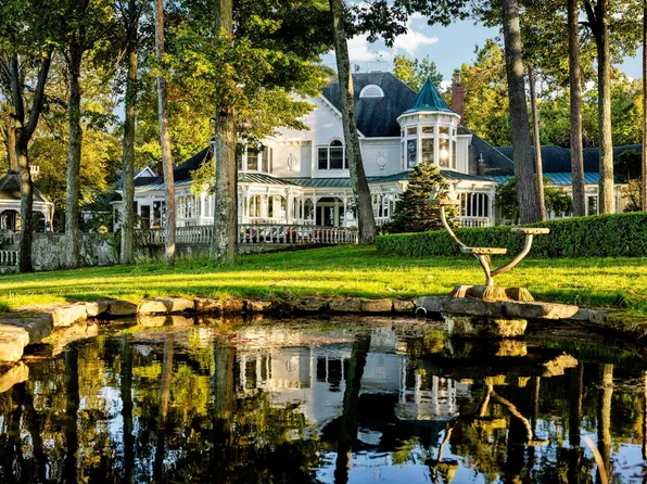 3063 Red Pine Point Dr, Indian River, MI 49749