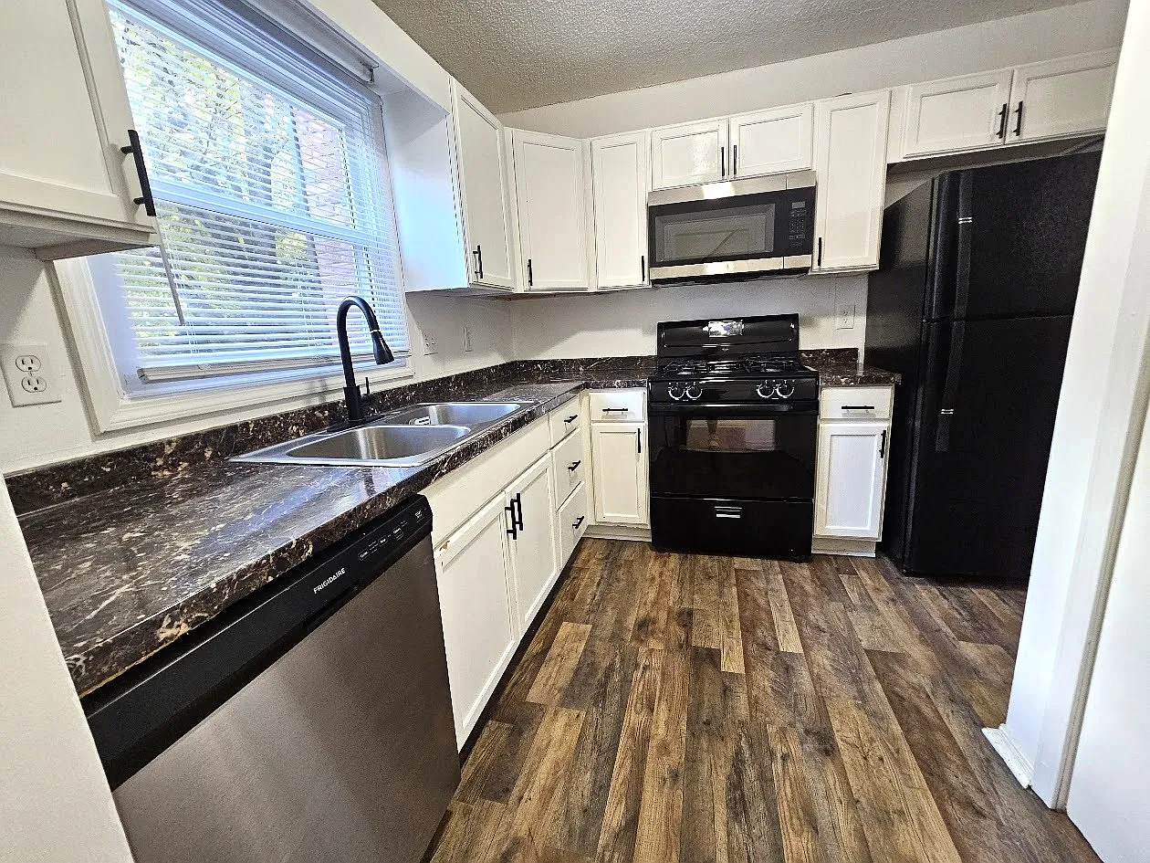 2 bed, 1.5 bath, 1280 sqft, $900 — Photo 3