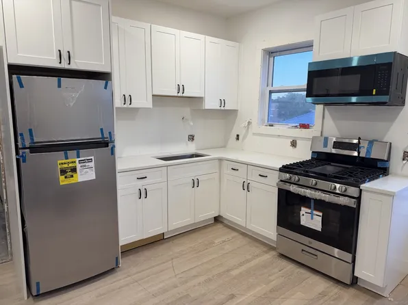 63 Webster St Floor 3, Rockland, MA 02370