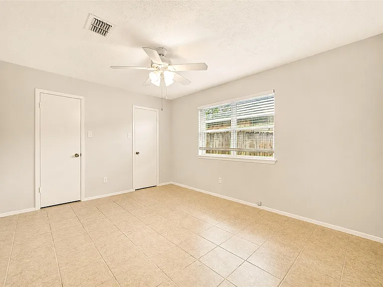 10123 Kent Towne Ln — Photo 12