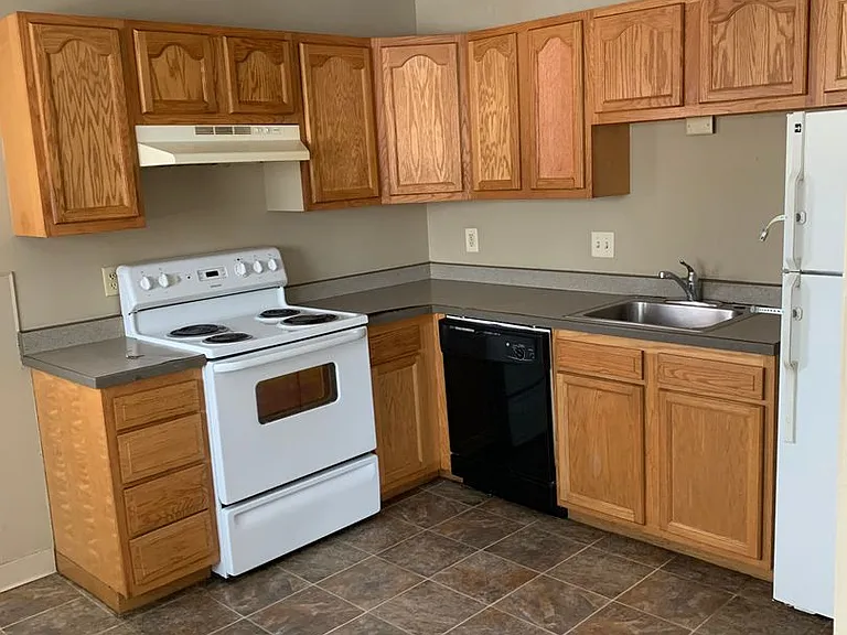 College Park Apartments — Photo 122