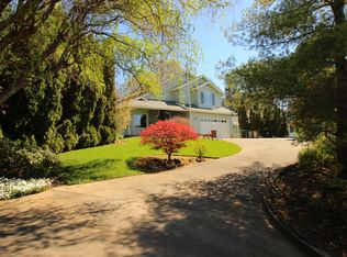 1423 NE Heritage Dr, Grants Pass, OR 97526