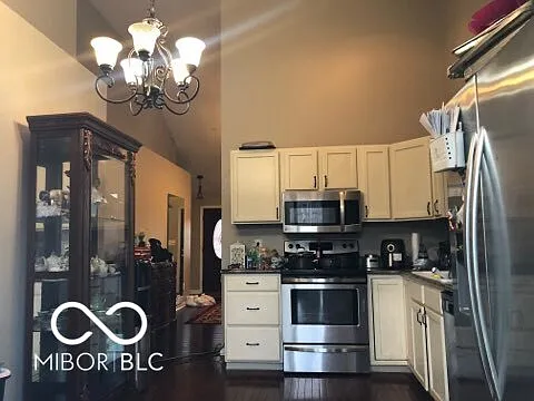 425 Polk Manor Dr — Photo 3