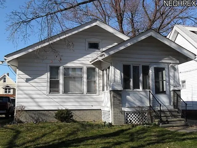 10612 Fidelity Ave photo 1