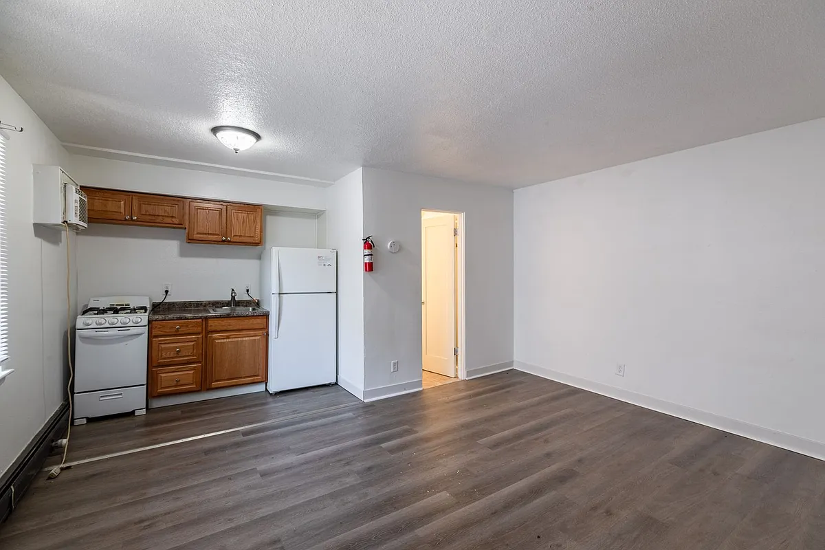 Building Photo - 135 8th St S