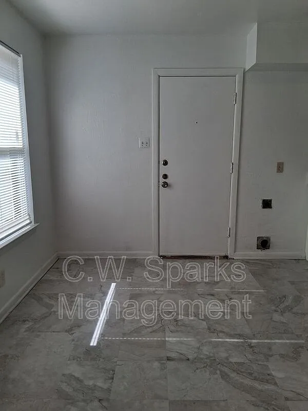 2 bed, 1.0 bath, 805 sqft, $1,000 — Photo 3