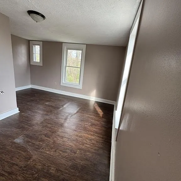 1014 Considine Ave — Photo 2