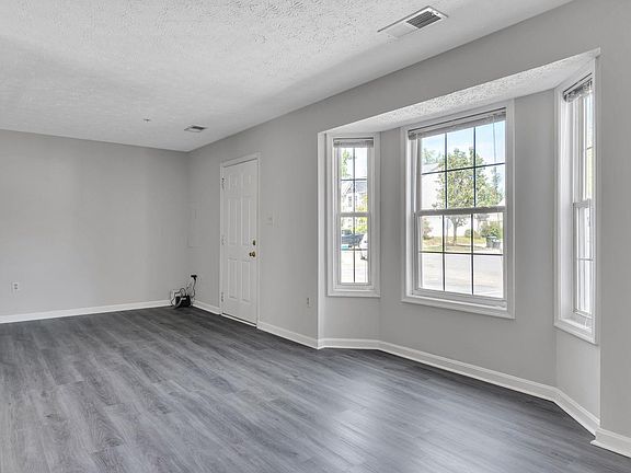 3rd image of 203 Hibiscus Ct