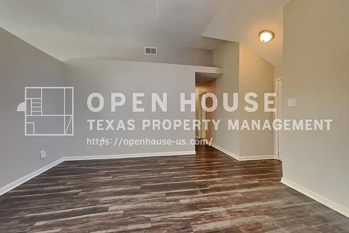 3 bed, 2.0 bath, 1319 sqft, $2,450 — Photo 4