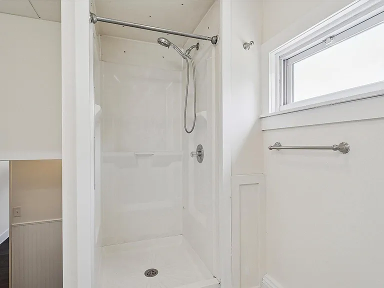 221 Center St — Photo 13