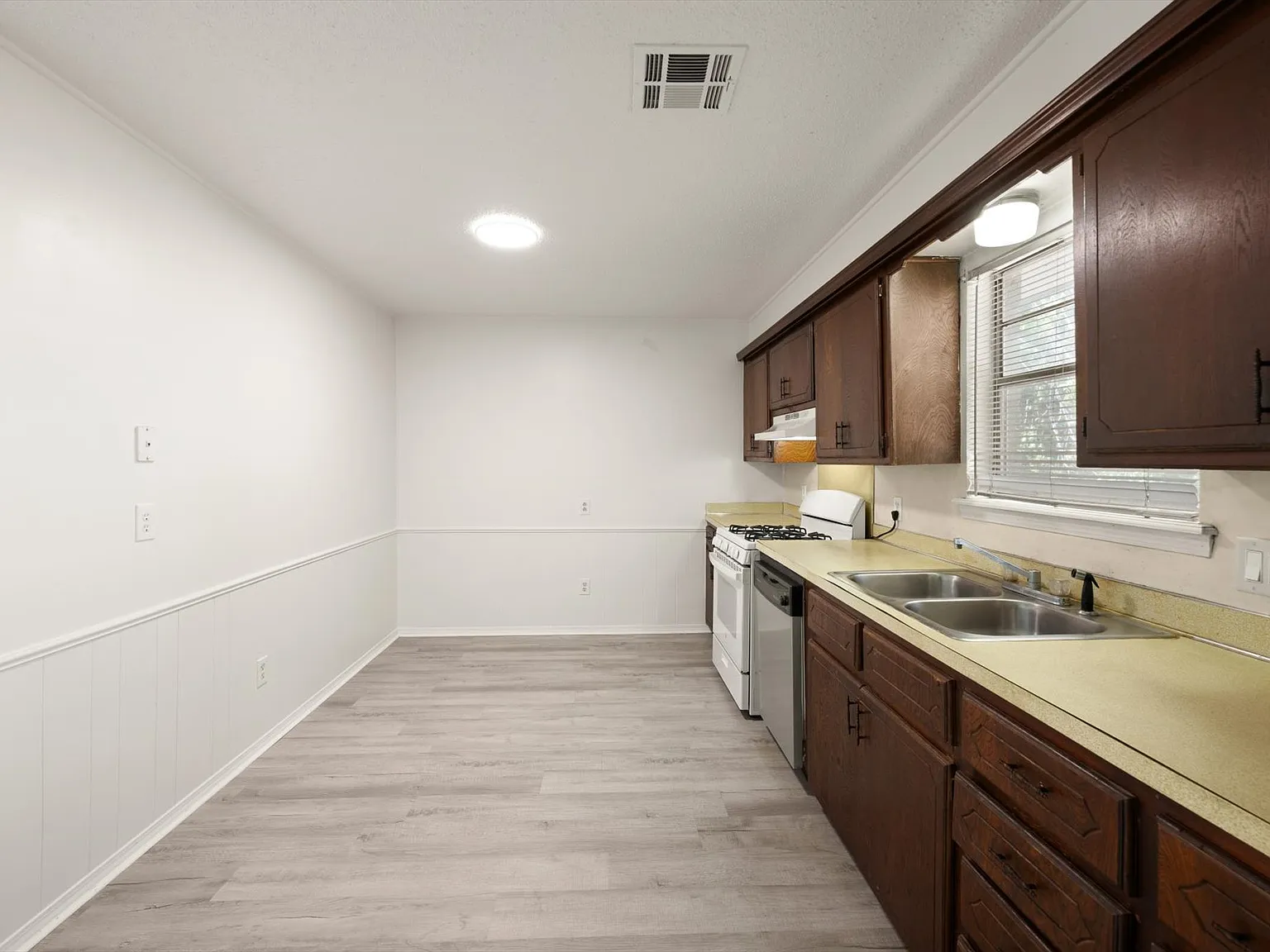 2 bed, 850 sqft, $1,200 — Photo 4