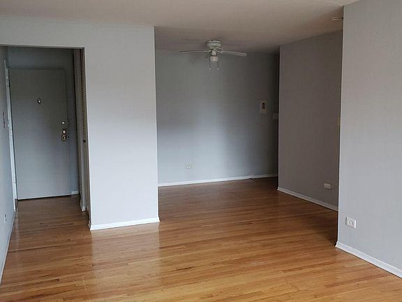 5th image of 2827 N Cambridge Ave APT 205