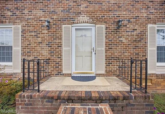5th image of 3205 Crestview Dr