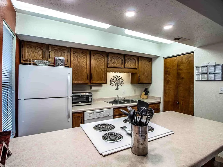 1012 E Navajo St #N5 — Photo 2