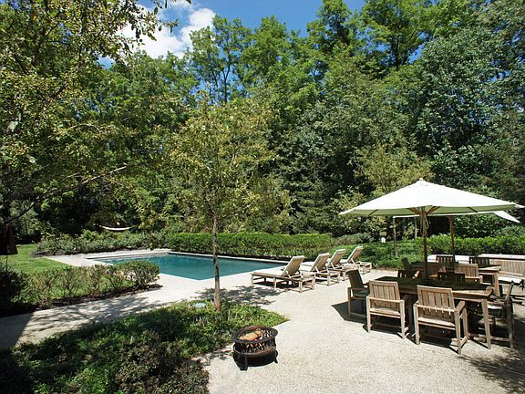4th image of 2121 Glenbrook Dr
