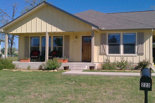 1st image of 223 Green Oaks Loop