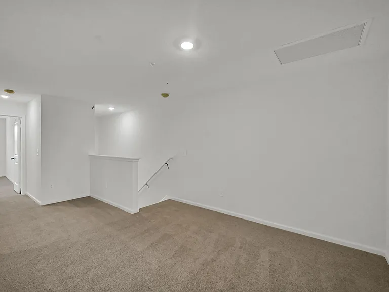 575 Salisbury Cir — Photo 10