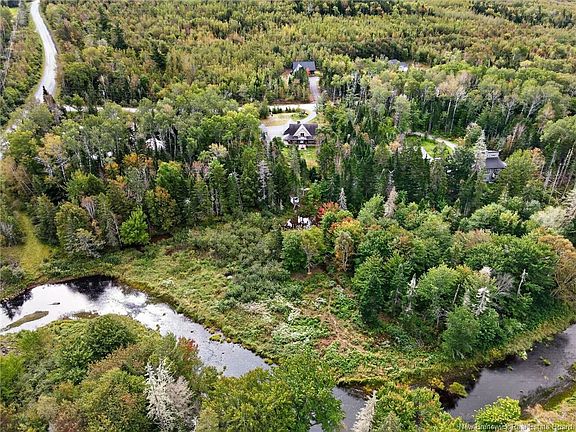 3rd image of 10 Waterway Rd