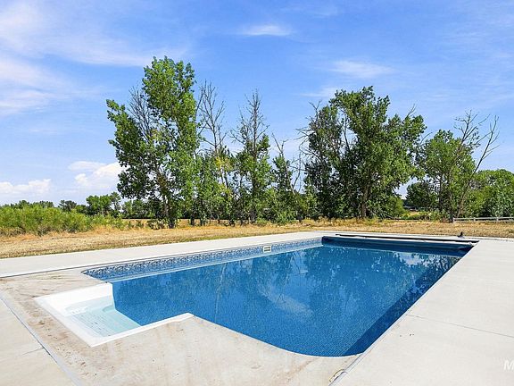 4th image of 5472 W Overland Rd