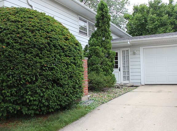 2nd image of 620 Longwood Ct