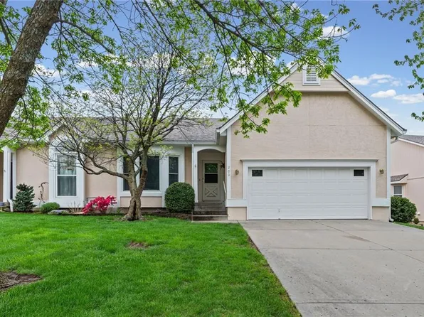 200 SE Ridgeview Dr, Lees Summit, MO 64063