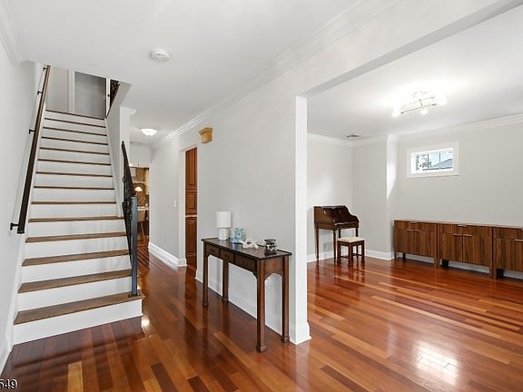5th image of 7 Cranford Avenue