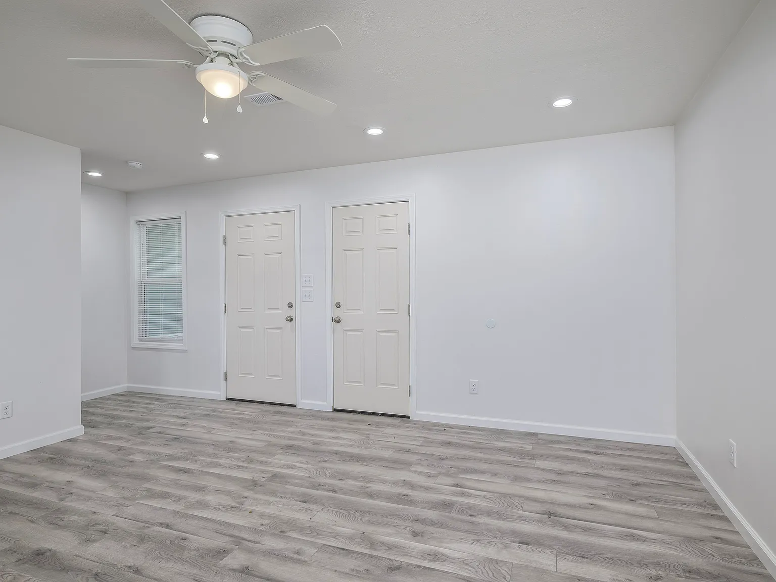 3 bed, 1.5 bath, 1300 sqft, $1,600 — Photo 4