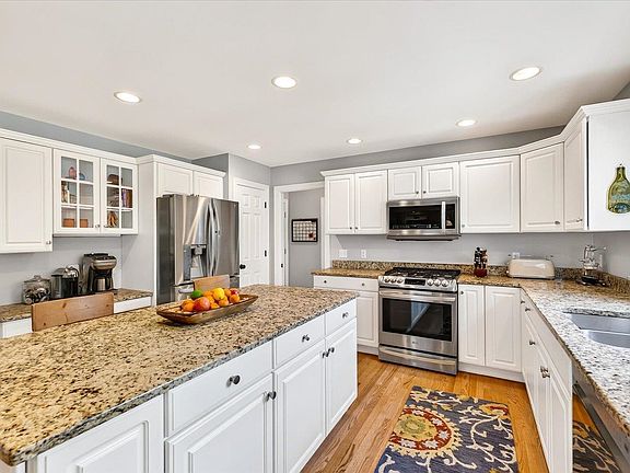 3rd image of 7101 Countrywood Ln