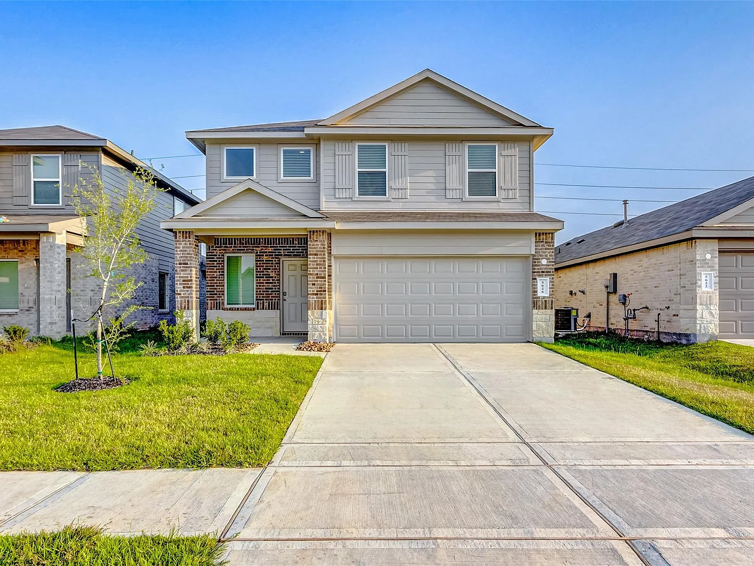 5 bed, 3.0 bath, 2498 sqft, $3,100 — Photo 2