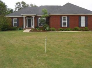 112 Taxi Ct, Deatsville, AL 36022