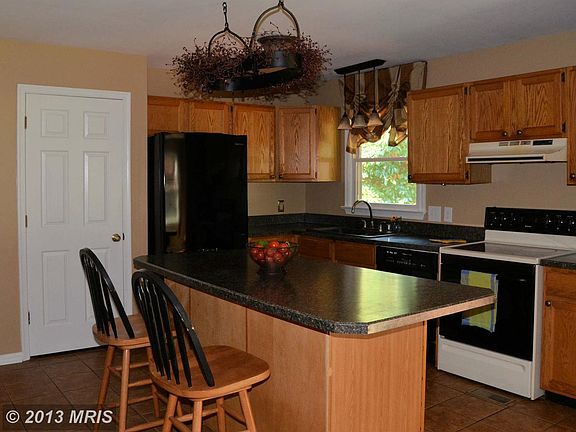 3rd image of 615 Winterberry Dr