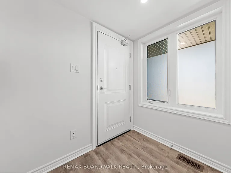 780A March Rd #29 — Photo 3