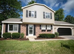 1329 Duquesne Ave, Naperville, IL 60565