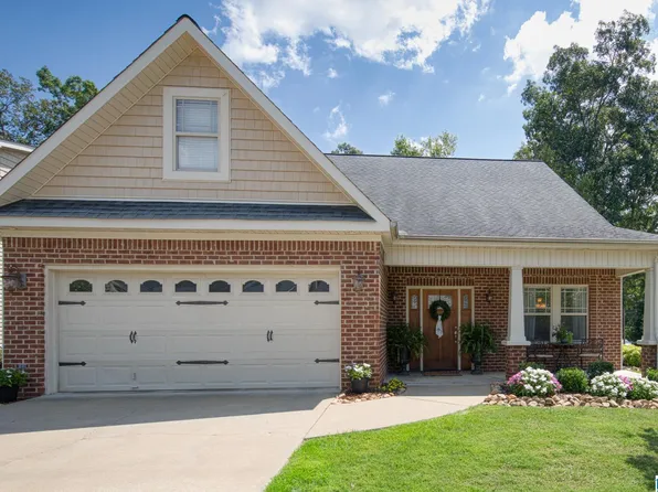 3 Cobblestone Dr, Anniston, AL 36207