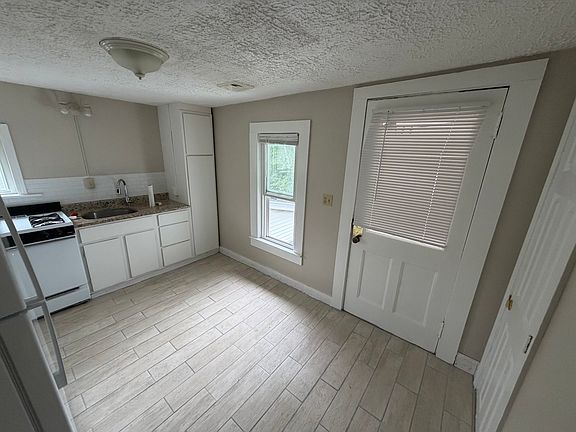 4th image of 158 S Main St #1
