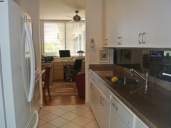 4th image of 27010 Grand Central Pkwy APT 4A