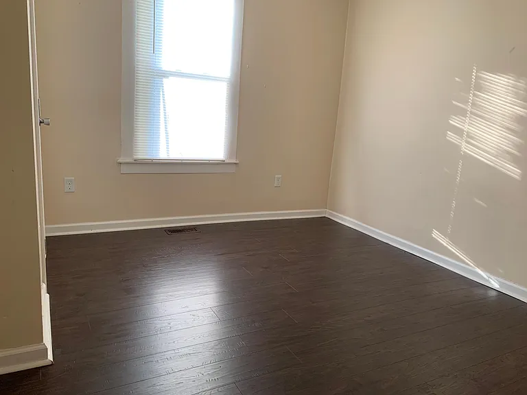 131 Burley Ave — Photo 2