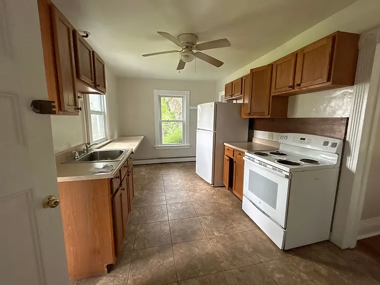 5851 S Elm Ave — Photo 12