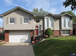 8012 Meredeth St, Lincoln, NE 68506